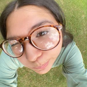 Meet your Posher, Selena